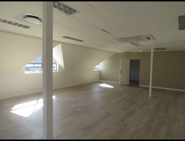 86M² OFFICE TO LET IN SOMERSET WEST CENTRAL